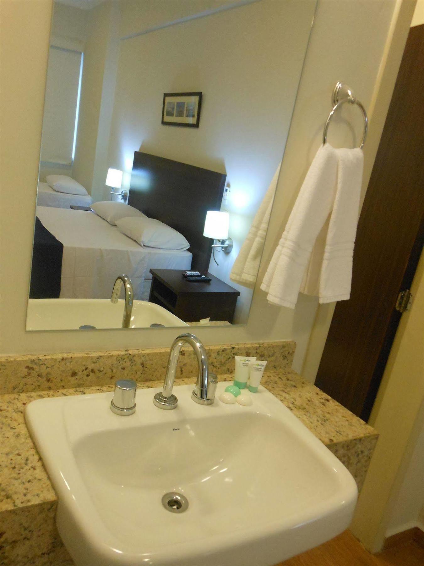 Oyo Ecosuites Hotel Μανάους Εξωτερικό φωτογραφία